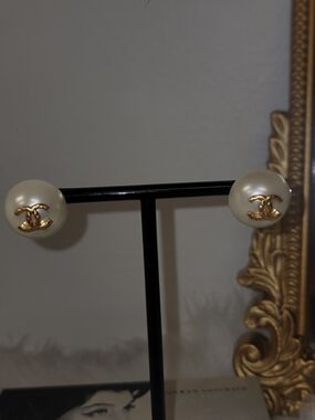 Gold Faux Pearl Stud Earrings - Cream